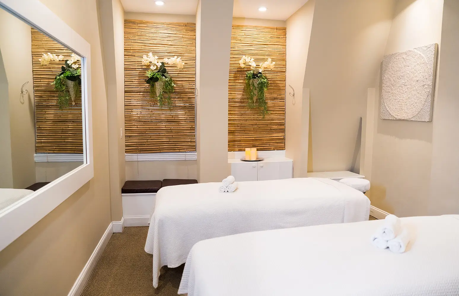 A peaceful massage room at Deluca